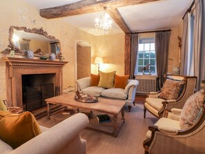 Fireplace - Battel Hall, Hollingbourne (Maidstone)