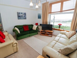 Living area - Gwylan Maisonette, Tenby (Tenby)
