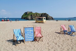 Beach nearby - Gwylan Maisonette, Tenby (Tenby)