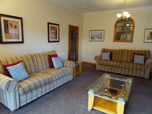 Living area - Coach House 4, Perth (Perth)