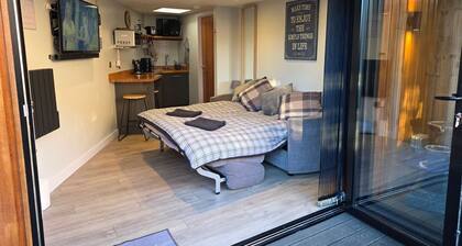 The Chill Garden Room, Shepton Mallet