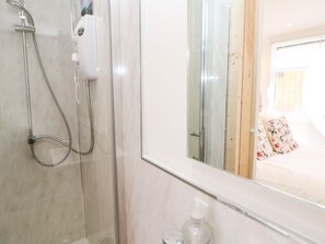 Shower - Garden Suite, Dronfield. 1bed. (Dronfield)