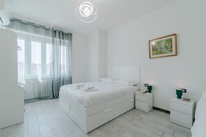 1 camera, ferro/asse da stiro