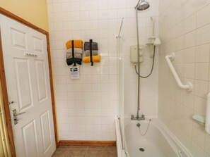 Shower - Tawe Cottage, Ystradgynlais (Swansea)