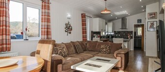 Charming Hazel Lodge in Clun