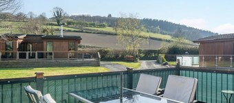 Charming Hazel Lodge in Clun
