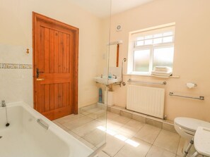 Shower - Charming Kingfisher Retreat in Louth (Louth)