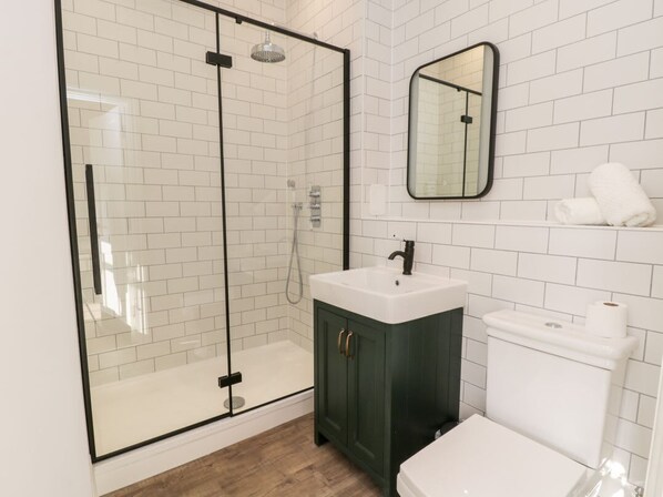 Shower - Salters Suite, Loftus (Saltburn-by-the-Sea)