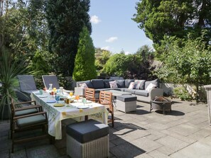 Outdoor dining - Alloa, Newby Bridge, Cumbria (Ulverston)