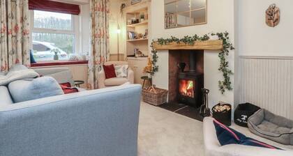 Charming Willow Wood Retreat in Settle