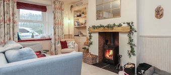 Charming Willow Wood Retreat in Settle