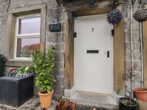 Exterior detail - Charming Willow Wood Retreat in Settle (Settle)