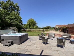 Terrace/patio - Holly Cottage, Wickenby. 5-bed (Lincoln)