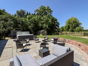 Terrace/patio - Holly Cottage, Wickenby. 5-bed (Lincoln)