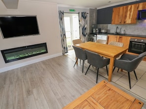 Dining - Dylan's Court, Laugharne (Laugharne)