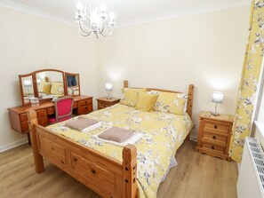 2 bedrooms, WiFi - 5 Links Court, Skegness (Skegness)