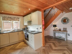 Private kitchen - Maple in Dolton, Devon. 3 bed. (Winkleigh)