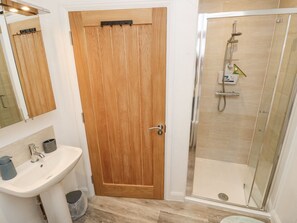 Shower - The Pepper Pot Retreat, Niton. (Ventnor)