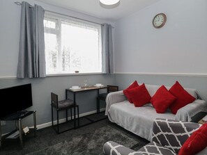 Living area - Flat 1, Big Tree Holiday Flats, Paignton (Paignton)