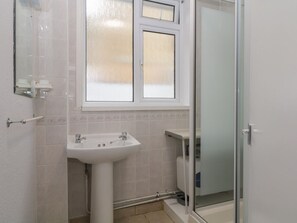 Shower - Flat 1, Big Tree Holiday Flats, Paignton (Paignton)