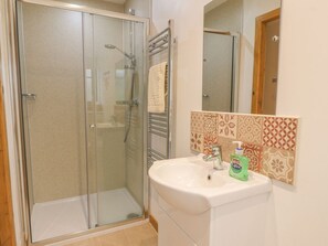 Shower - Spinnyfield, Roy Bridge (Roy Bridge)