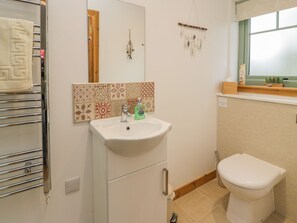 Shower - Spinnyfield, Roy Bridge (Roy Bridge)