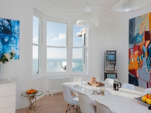 Dining - CLIFFHANGER: Stunning Beach Views (St. Leonards-on-Sea)