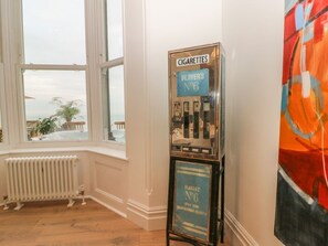 Interior - CLIFFHANGER: Stunning Beach Views (St. Leonards-on-Sea)