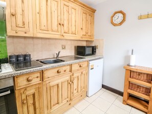 Private kitchen - Monsal Cottage, Bakewell (Bakewell)