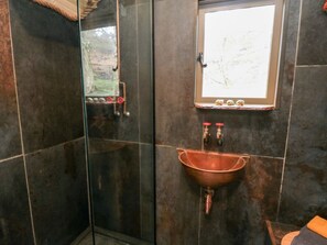 Shower - The Hideaway Shepherd's Hut, Thornton-Le-Dale (Scarborough)