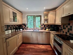 Dishwasher, high chair - Curnows - A Coastal Retreat in Portreath (United Kingdom)