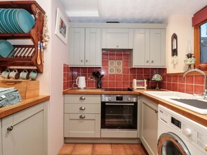 Private kitchen - Sammy Hakes Cottage, Watchet (Watchet)
