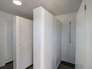 Bathroom - Bluebell Lodge, Hastings (Battle)