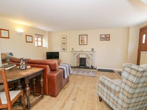 Living area - Woodpecker Cottage, Llangollen (Llangollen)