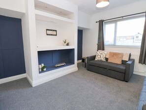 Living area - 16 Salvin Terrace, Fishburn (Stockton-on-Tees)