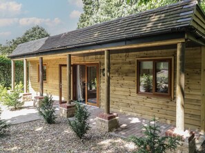 Exterior - Yew Tree Cottage, in Dartford. (Dartford)