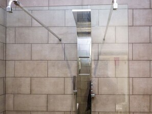 Shower - Summer Room, Llanbedrog, Wales (Pwllheli)