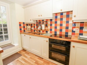 Private kitchen - Ivy Cottage, West Burton (Leyburn)