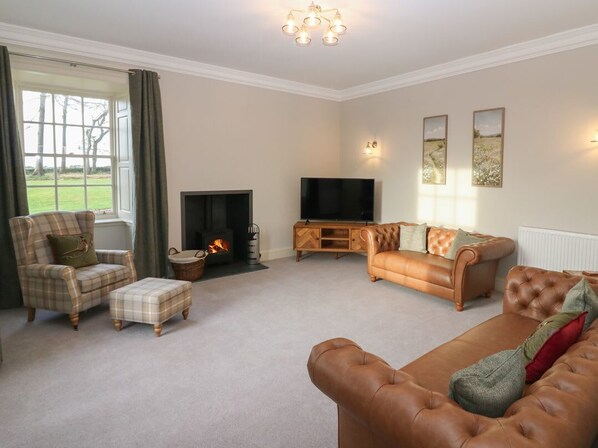 Living area - Balmashanner Farmhouse, Forfar (Forfar)