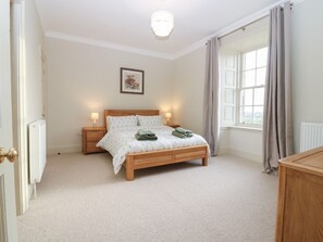 Room - Balmashanner Farmhouse, Forfar (Forfar)