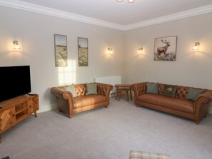 Living area - Balmashanner Farmhouse, Forfar (Forfar)
