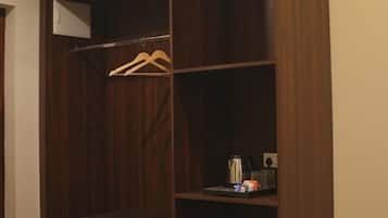 Deluxe Double Room | Wardrobe