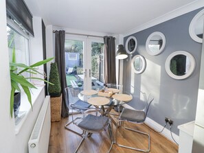 Dining - Bearwood Boutique Stay Birmingham (Smethwick)