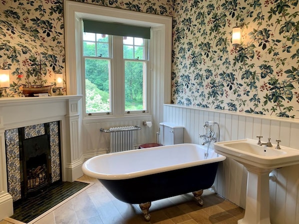 Shower - Dungarthill House, Dunkeld (Dunkeld)
