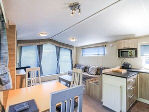 Interior - White Hart Caravan, Battle (Battle)