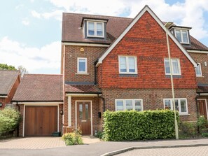 Exterior - 24 Baldwin Close, Hartley Wintney (Hook)