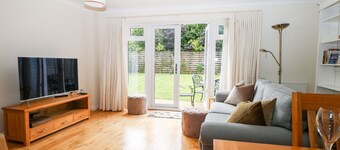 24 Baldwin Close, Hartley Wintney