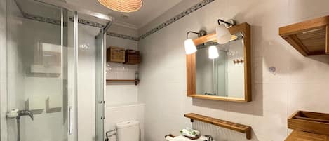 Dusche, Haartrockner, Handtücher