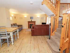 Living area - Owl Cottage, Llangollen (Llangollen)