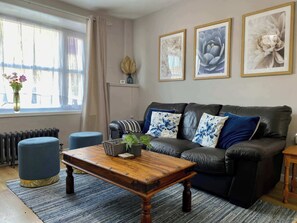 Fireplace - Charming Waterfall Cottage Retreat (Rhyl)